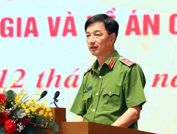 Thứ trưởng Nguyễn Duy Ngọc trình bày Báo cáo tại Hội nghị