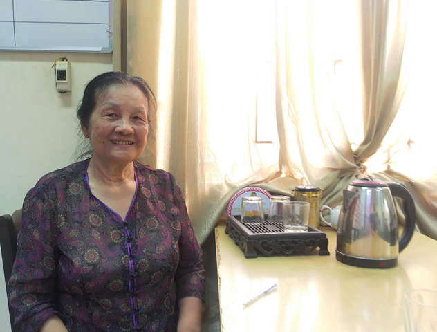 Sự chân thành - nghĩa tình trong cuộc sống, sự khéo léo - linh động trong công việc và hiệu quả mang lại từ những phần việc bà Phan Thị  Kim Tấn đã làm càng khiến người dân trân quý bà và thêm tin yêu vào cấp ủy, chính quyền cơ sở. Ảnh: Văn Biên