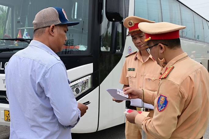 Công an thành phố tăng cường lực lượng và phương tiện tuần tra, kiểm tra, kiểm soát, xử lý vi phạm trật tự ATGT trong dịp nghỉ Lễ 2/9. Ảnh: Vũ Quỳnh.