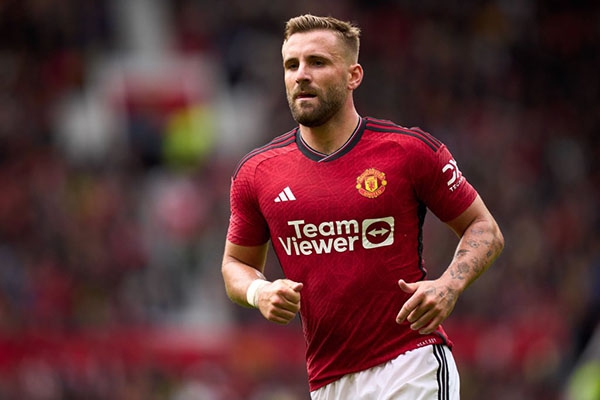 Man Utd tiếp tục đón tin dữ từ Luke Shaw