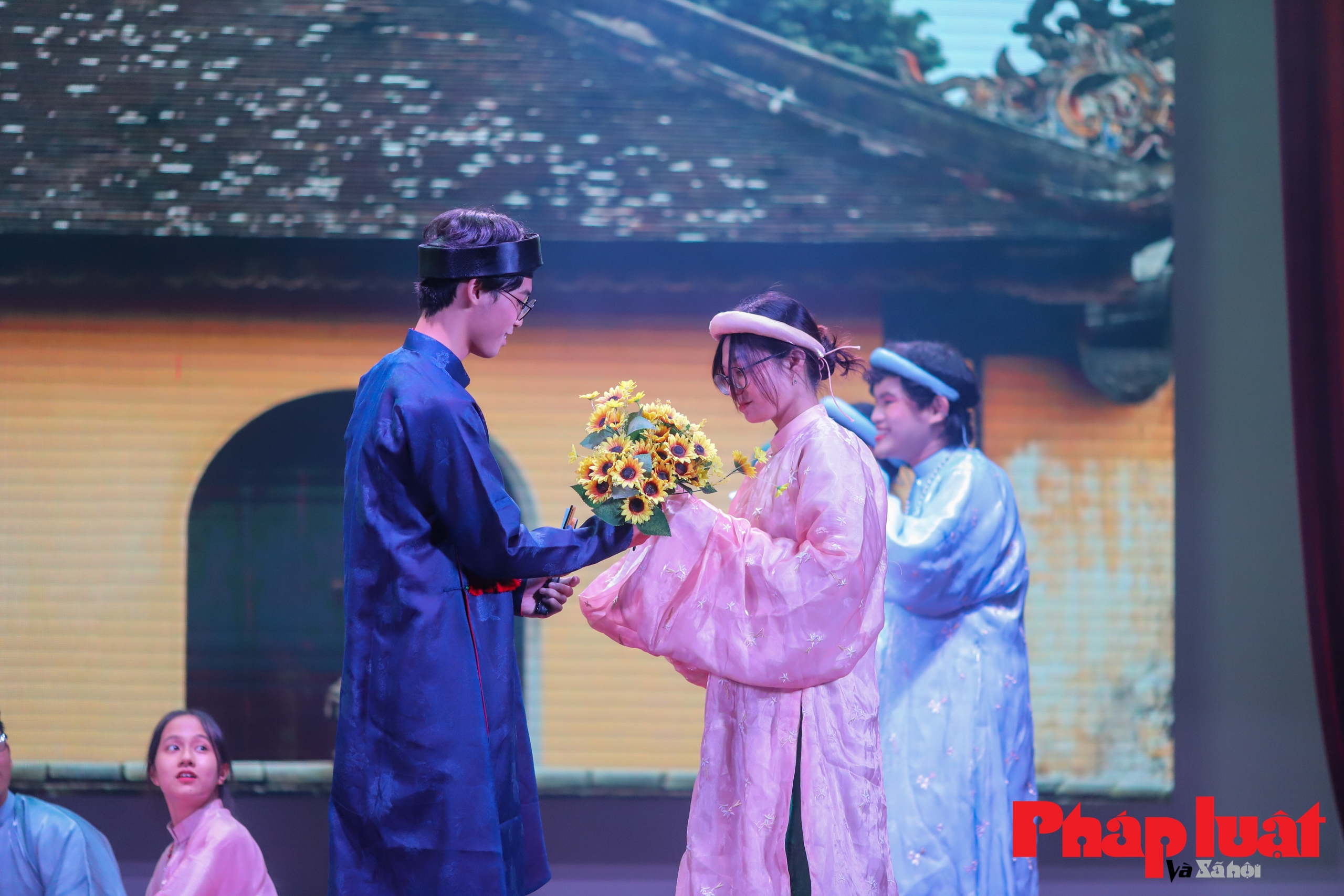 Các bạn trẻ phỏng dựng lễ cưới nhà quyền quý thời nhà Nguyễn