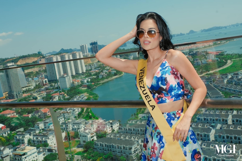 Thí sinh Miss grand International diện đồ nổi bật ở Hạ Long
