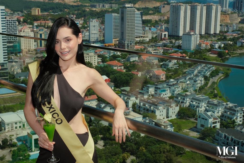 Thí sinh Miss grand International diện đồ nổi bật ở Hạ Long