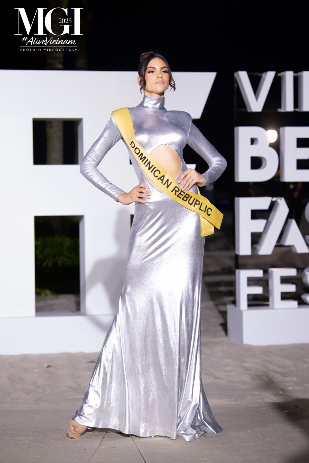 Thí sinh Miss grand International diện đồ nổi bật ở Hạ Long