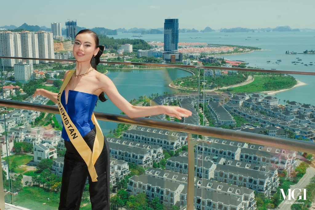 Thí sinh Miss grand International diện đồ nổi bật ở Hạ Long