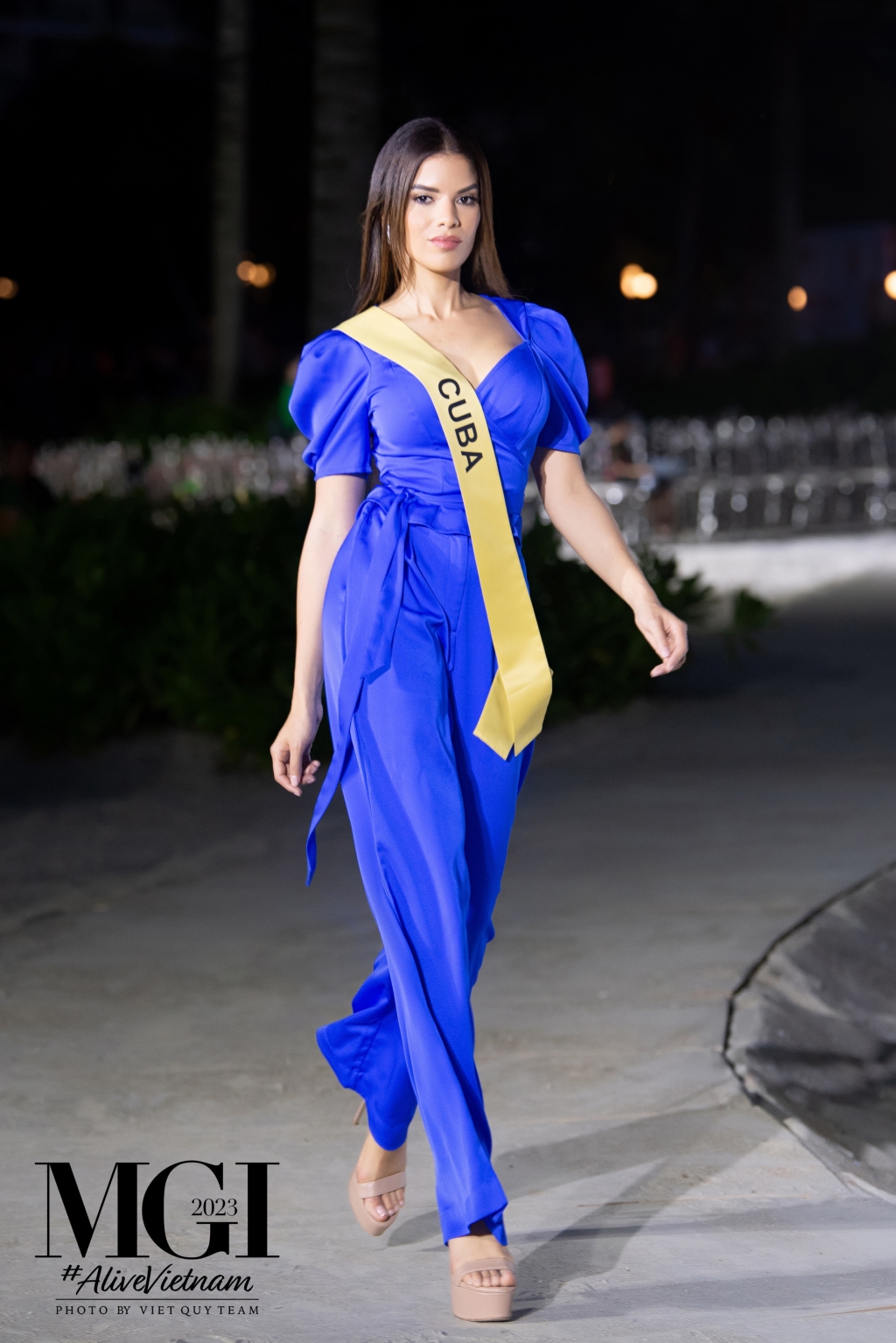 Thí sinh Miss grand International diện đồ nổi bật ở Hạ Long