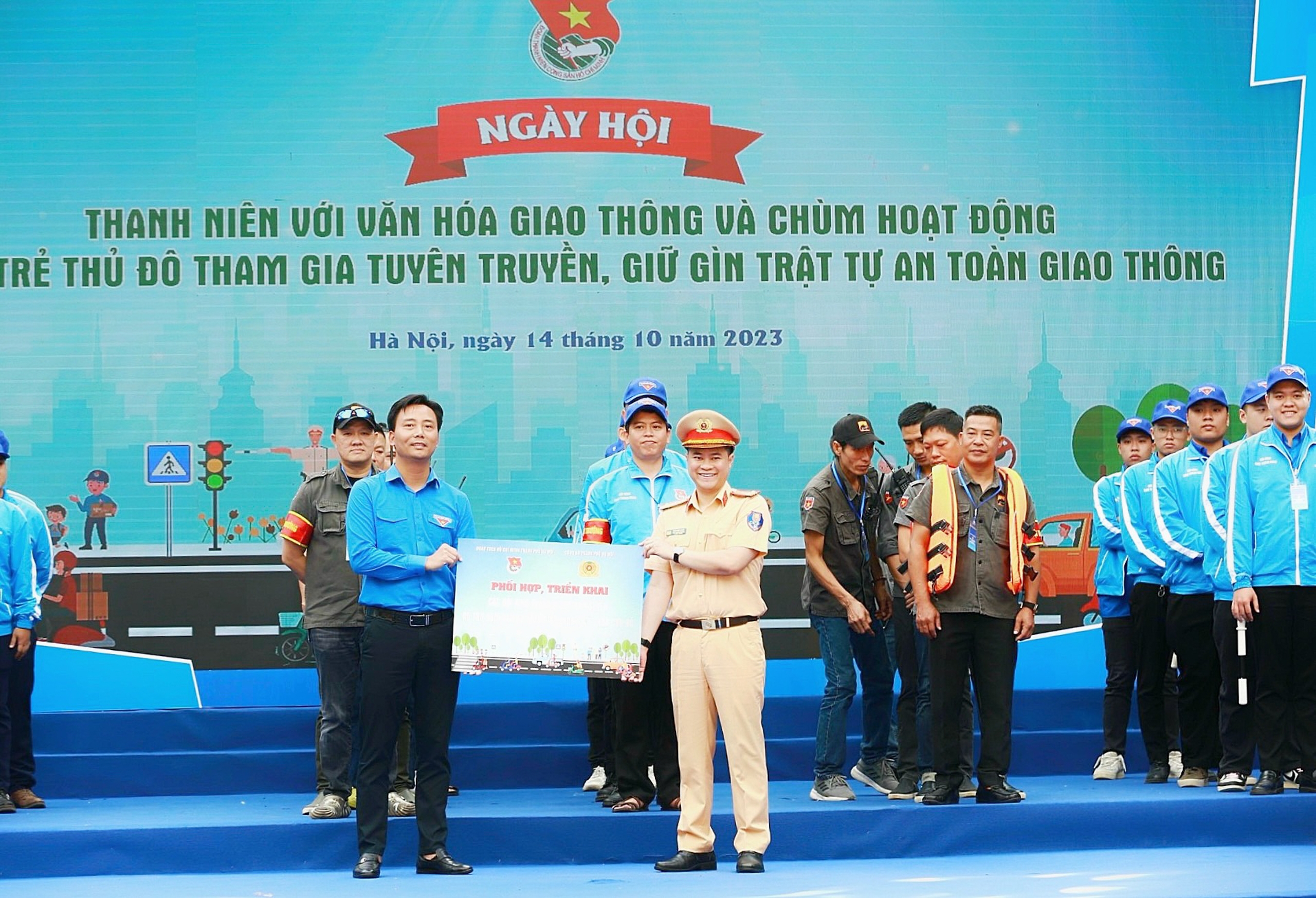 Ngày hội Thanh thiếu niên Hà Nội tham gia gìn giữ an toàn giao thông