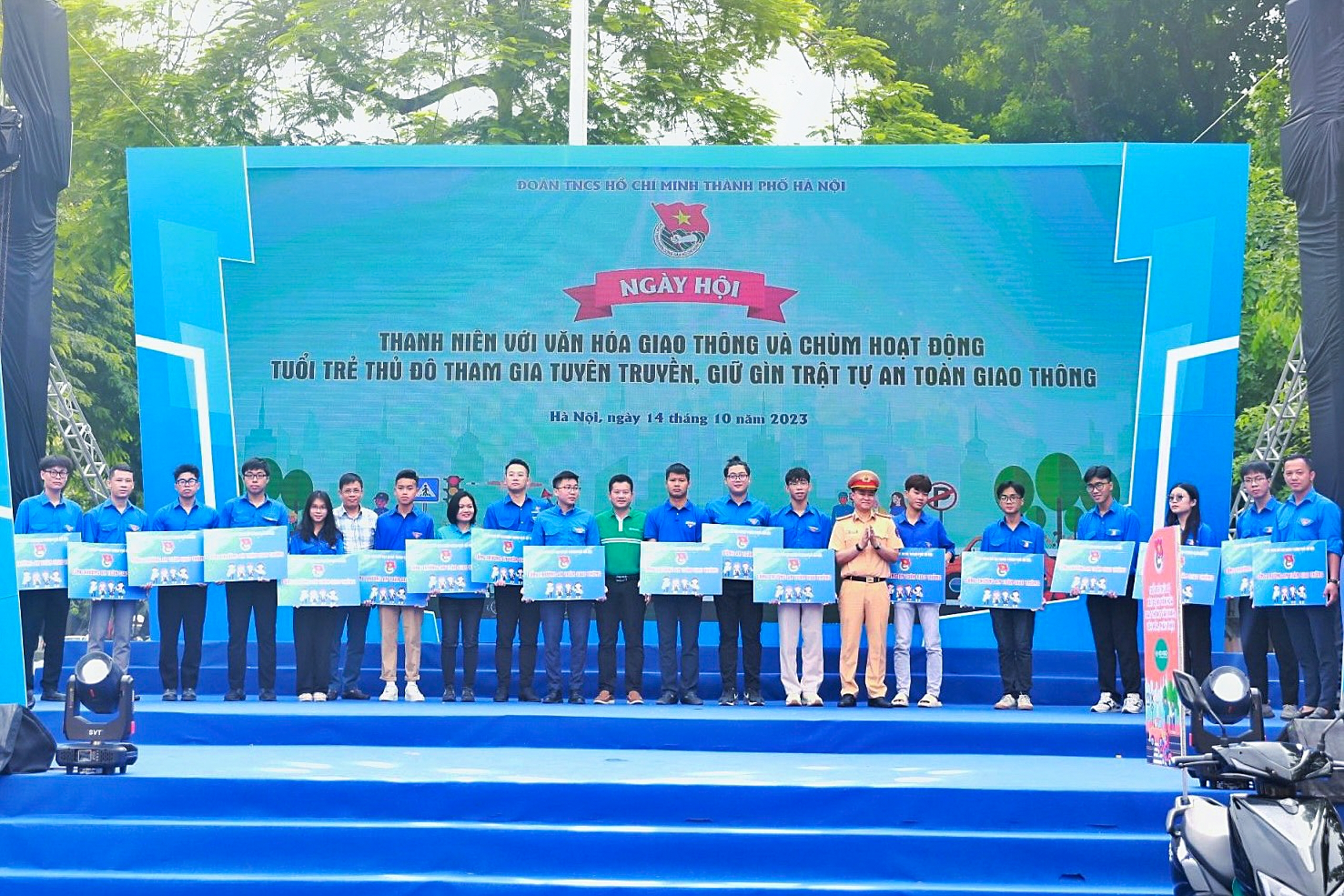 Ngày hội Thanh thiếu niên Hà Nội tham gia gìn giữ an toàn giao thông