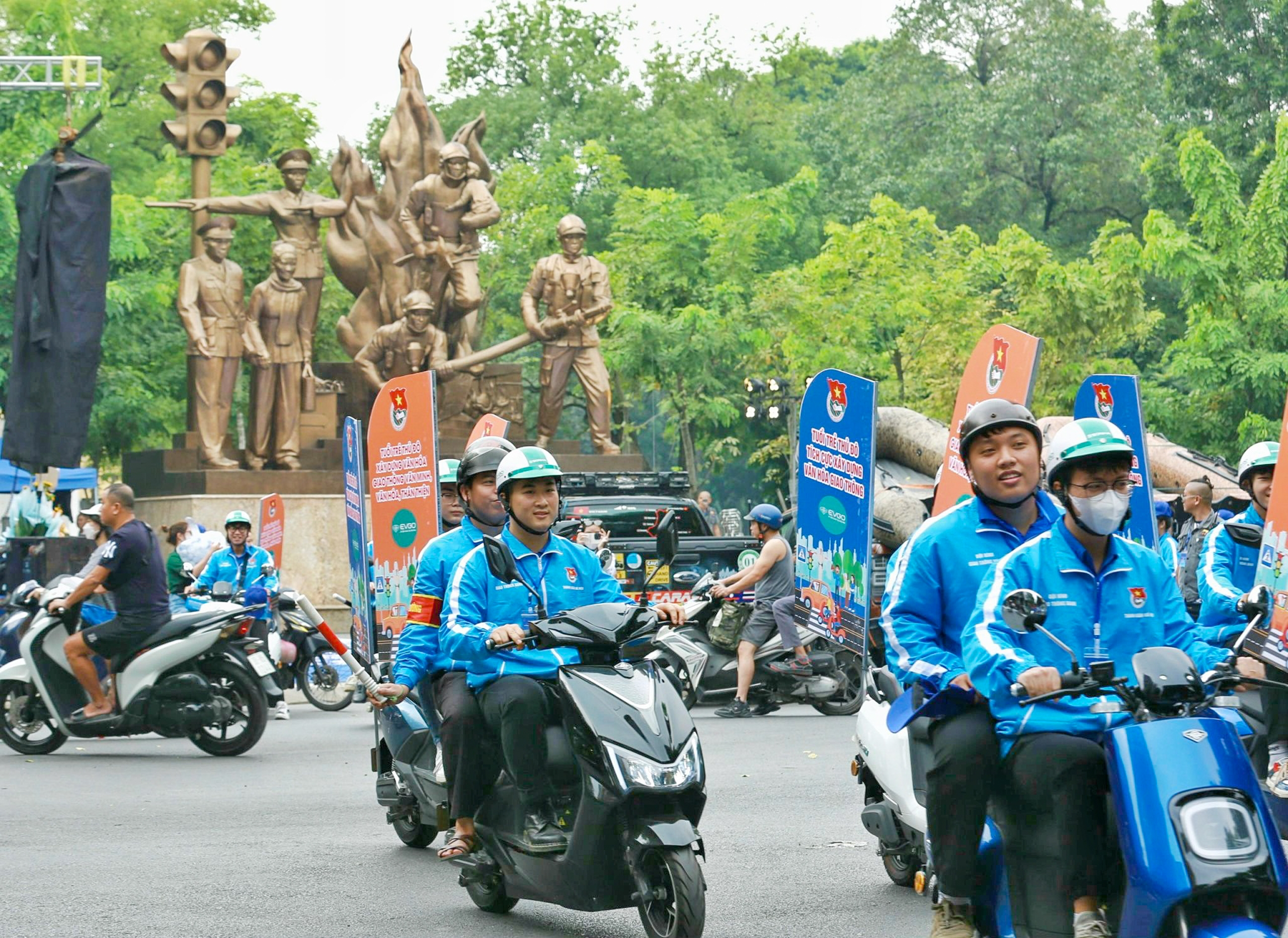 Ngày hội Thanh thiếu niên Hà Nội tham gia gìn giữ an toàn giao thông