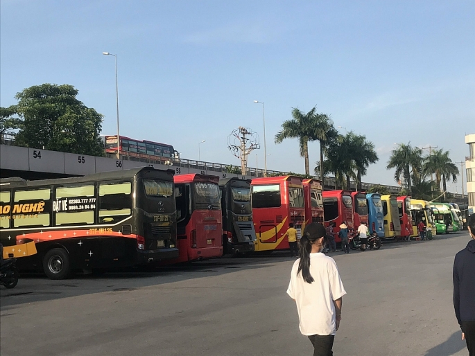Hoạt động vận tải tại bến xe Nước Ngầm, Hà Nội.	Ảnh: Nguyễn Đăng