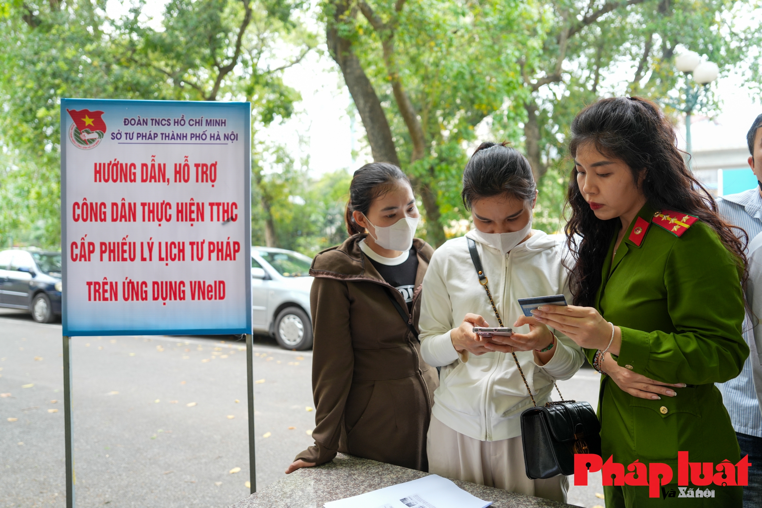 Hà Nội ngày đầu thí điểm cấp Phiếu Lý lịch tư pháp qua ứng dụng VNeID