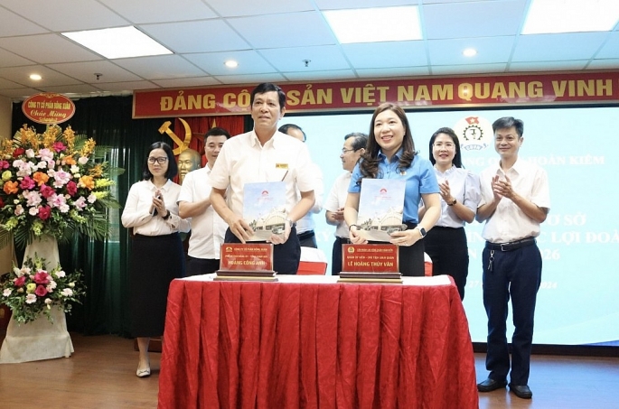 LĐLĐ quận Hoàn Kiếm và Công ty Cổ phần Đồng Xuân ký Chương trình phúc lợi đoàn viên giai đoạn 2024 - 2026.