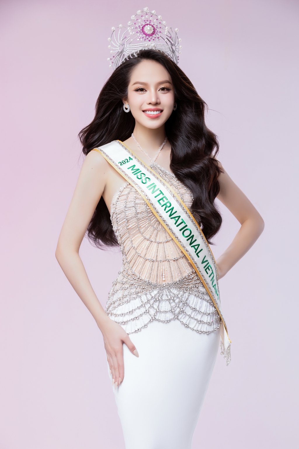 Đương kim Hoa hậu Việt Nam mừng sinh nhật tuổi 22, sẵn sàng đi thi quốc tế