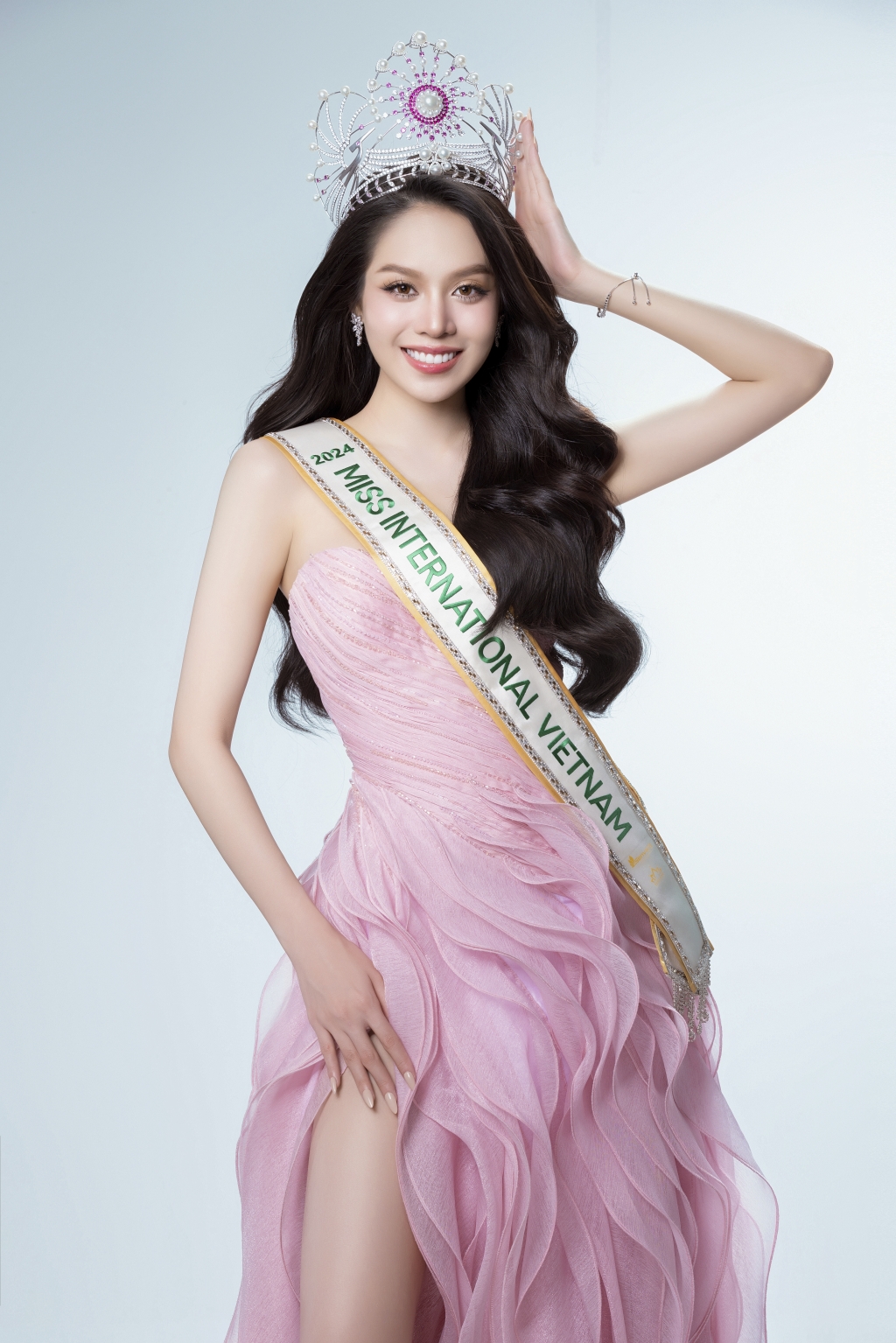 Đương kim Hoa hậu Việt Nam mừng sinh nhật tuổi 22, sẵn sàng đi thi quốc tế
