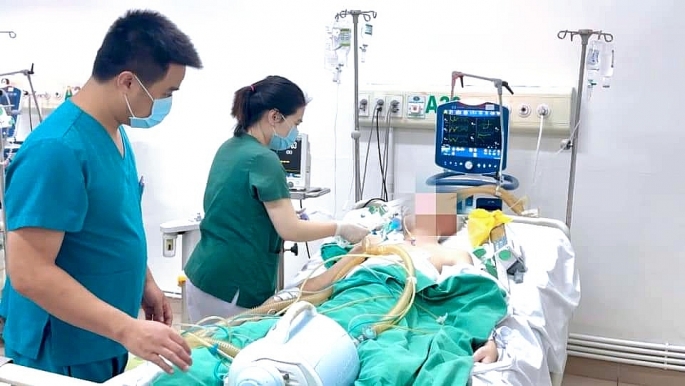 Đang khỏe mạnh, thanh niên 21 tuổi suýt mất mạng từ triệu chứng ho nhẹ khi ăn