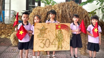 Sợi rơm kể chuyện lịch sử