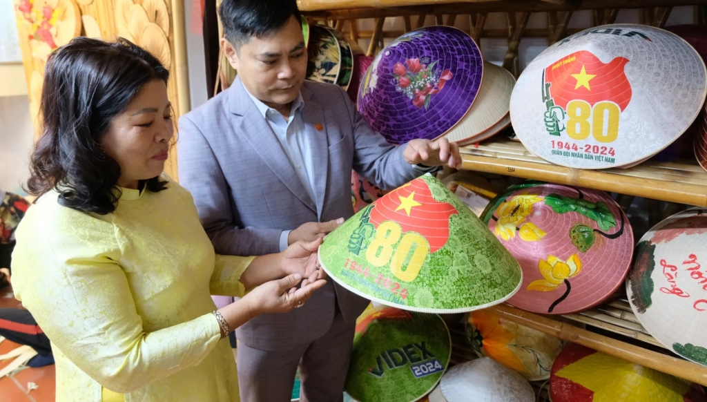 Nghệ nhân Hà Nội đưa bản sắc nón Việt vươn xa