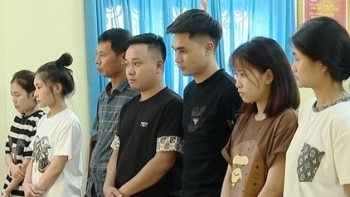 Sự thật về nhóm nam nữ trong quán karaoke lúc rạng sáng