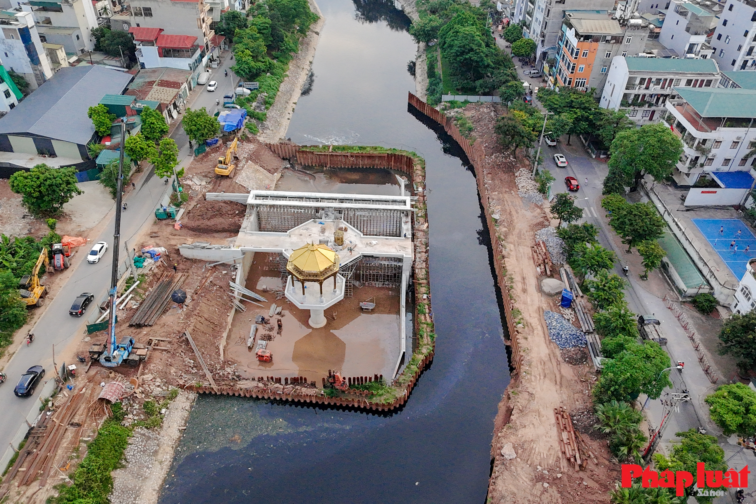 Cận cảnh kiến trúc “lạ mắt” của đập tràn giữ nước đầu tiên trên sông Tô Lịch Cận cảnh kiến trúc “lạ mắt” của đập tràn giữ nước đầu tiên trên sông Tô Lịch