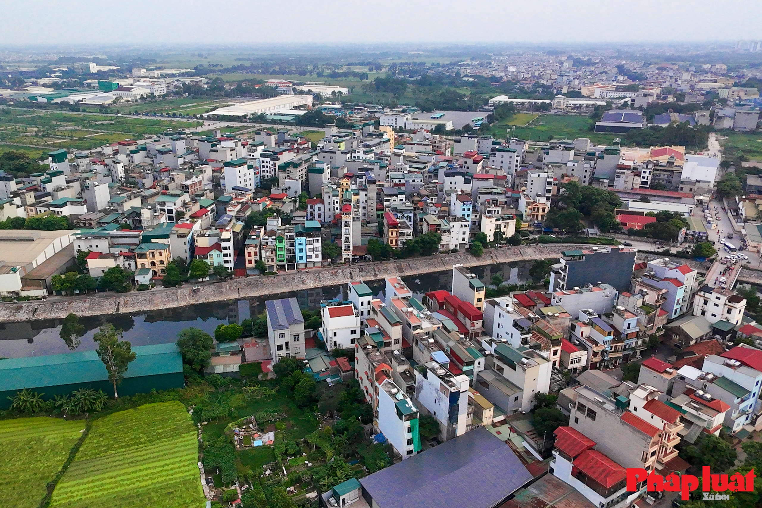 Cận cảnh kiến trúc “lạ mắt” của đập tràn giữ nước đầu tiên trên sông Tô Lịch Cận cảnh kiến trúc “lạ mắt” của đập tràn giữ nước đầu tiên trên sông Tô Lịch