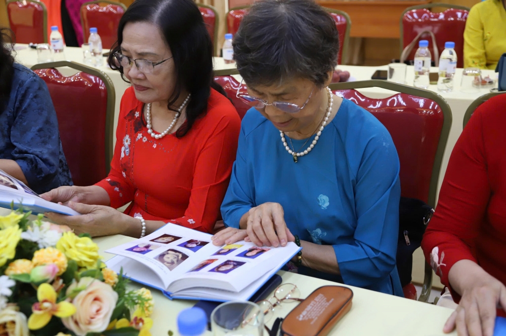 Ra mắt sách Lịch sử truyền thống Hội Liên hiệp phụ nữ quận Hoàn Kiếm (1930–2021)