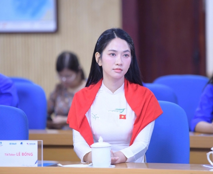 “Chia sẻ cùng thầy cô” năm 2025: vinh danh thầy cô giáo tại 248 xã, phường, đặc khu vùng biên giới