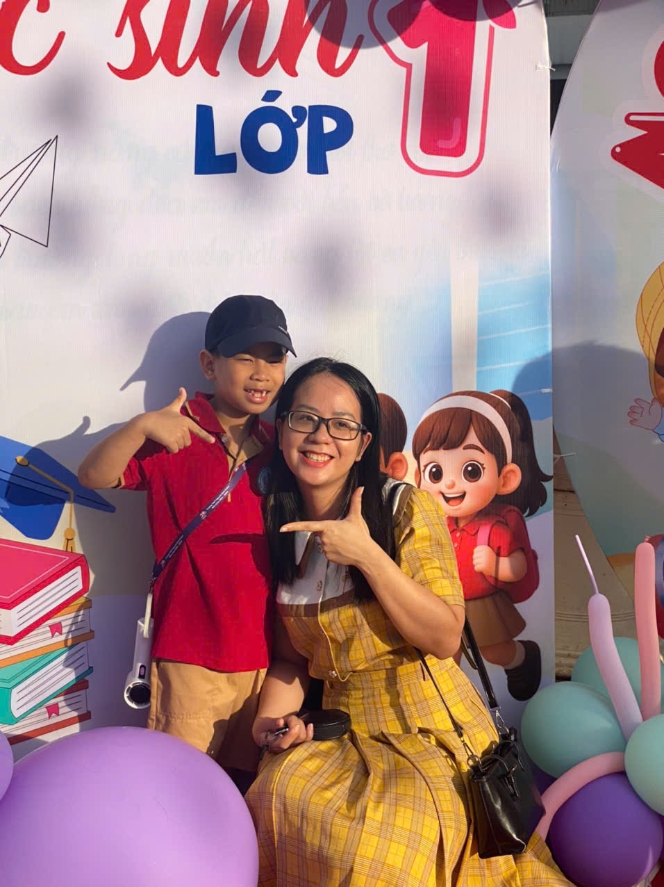 Những khoảnh khắc đáng yêu của các em nhỏ trong ngày khai giảng