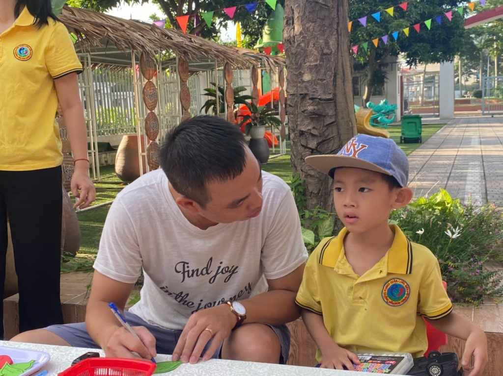 Những khoảnh khắc đáng yêu của các em nhỏ trong ngày khai giảng