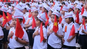 Học sinh Hà Nội hân hoan, rạng rỡ trong ngày khai giảng đặc biệt