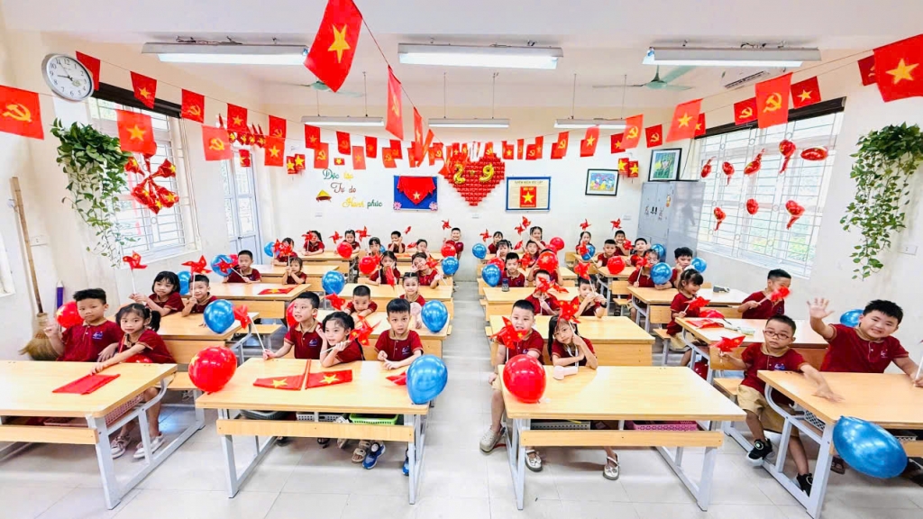 Những khoảnh khắc đáng yêu của các em nhỏ trong ngày khai giảng