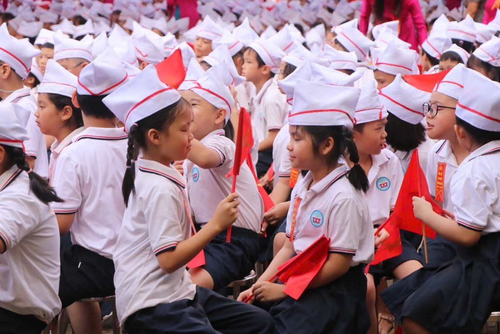Những khoảnh khắc đáng yêu của các em nhỏ trong ngày khai giảng