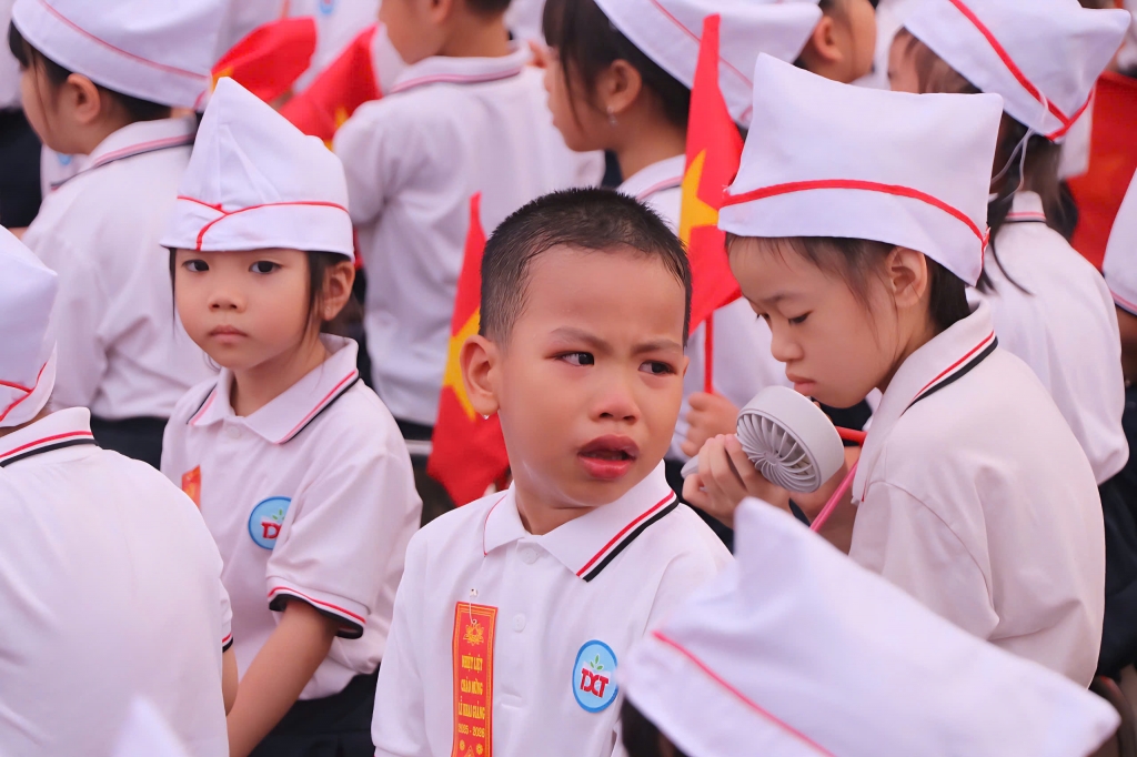 Những khoảnh khắc đáng yêu của các em nhỏ trong ngày khai giảng
