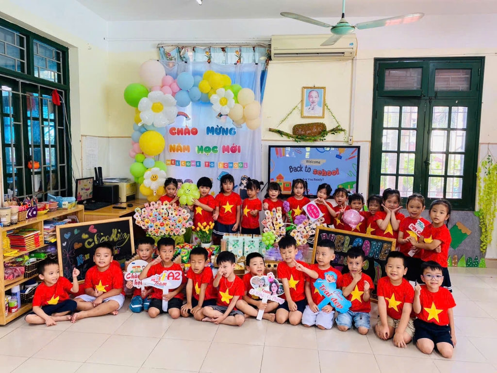 Những khoảnh khắc đáng yêu của các em nhỏ trong ngày khai giảng