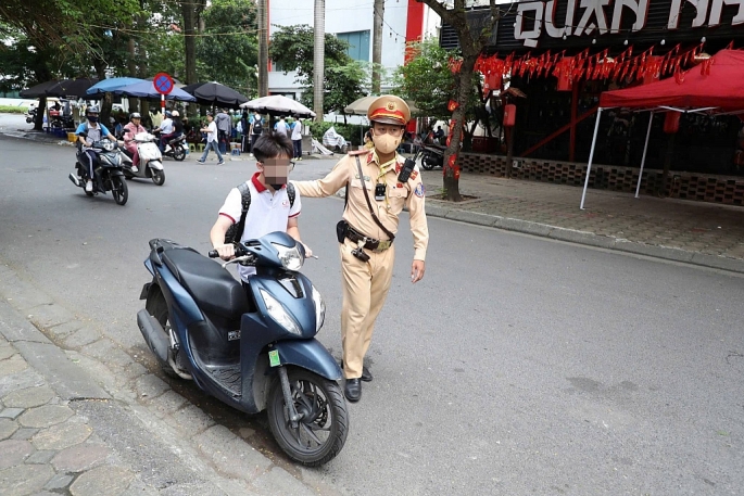 Tiếp tục xây dựng và nhân rộng mô hình “Cổng trường an toàn giao thông” Tiếp tục xây dựng và nhân rộng mô hình “Cổng trường an toàn giao thông”