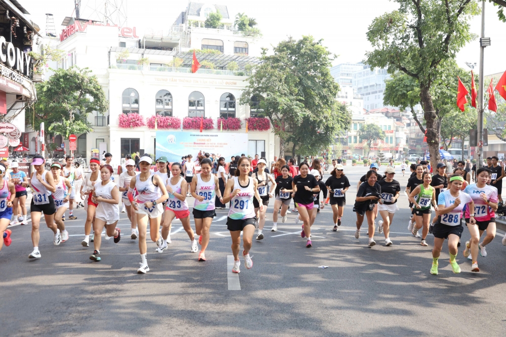 Sôi nổi chung kết giải chạy Báo Hànộimới lần thứ 50 - Vì hòa bình phường Hoàn Kiếm năm 2025