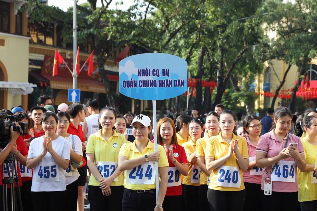 VĐV thuộc nhiều thành phần, lứa tuổi tham gia tranh tài VĐV thuộc nhiều thành phần, lứa tuổi tham gia tranh tài