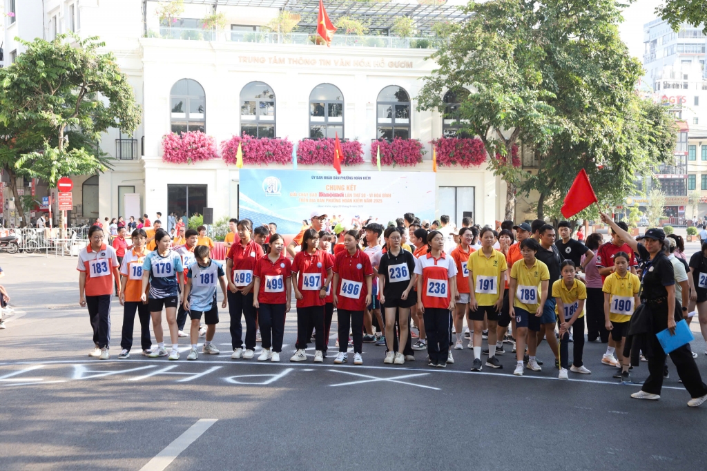 Sôi nổi chung kết giải chạy Báo Hànộimới lần thứ 50 - Vì hòa bình phường Hoàn Kiếm năm 2025