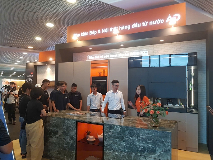 Gần 300 doanh nghiệp trong và ngoài nước tham dự VIETBUILD HÀ NỘI 2025