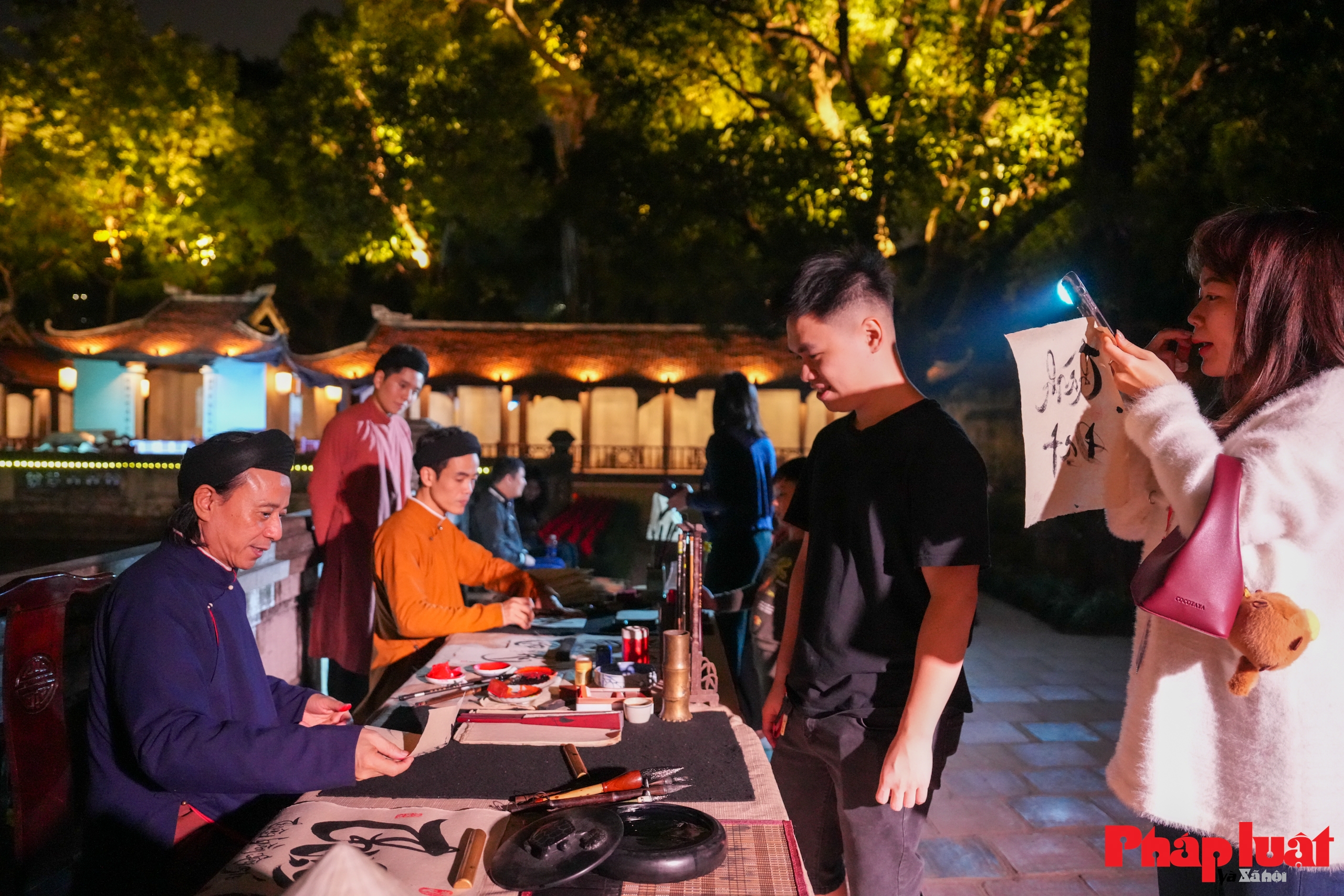 Âm sắc Việt và hành trình khám phá Văn Miếu Quốc Tử Giám trong không gian đêm Âm sắc Việt và hành trình khám phá Văn Miếu Quốc Tử Giám trong không gian đêm