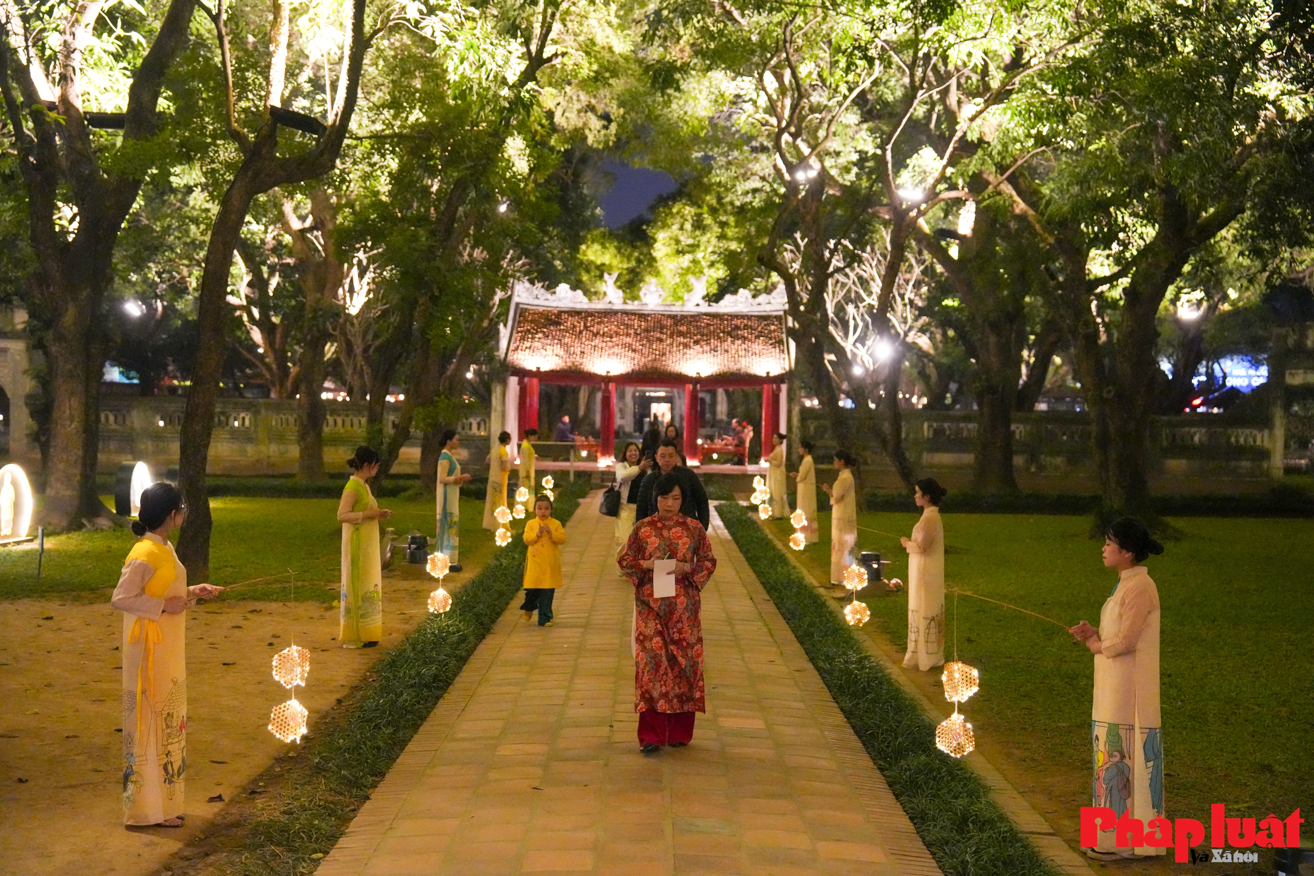 Âm sắc Việt và hành trình khám phá Văn Miếu Quốc Tử Giám trong không gian đêm Âm sắc Việt và hành trình khám phá Văn Miếu Quốc Tử Giám trong không gian đêm