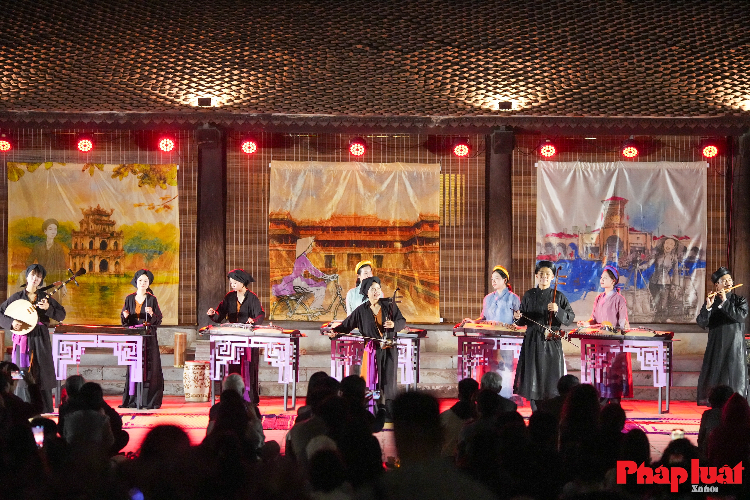 Âm sắc Việt và hành trình khám phá Văn Miếu Quốc Tử Giám trong không gian đêm Âm sắc Việt và hành trình khám phá Văn Miếu Quốc Tử Giám trong không gian đêm