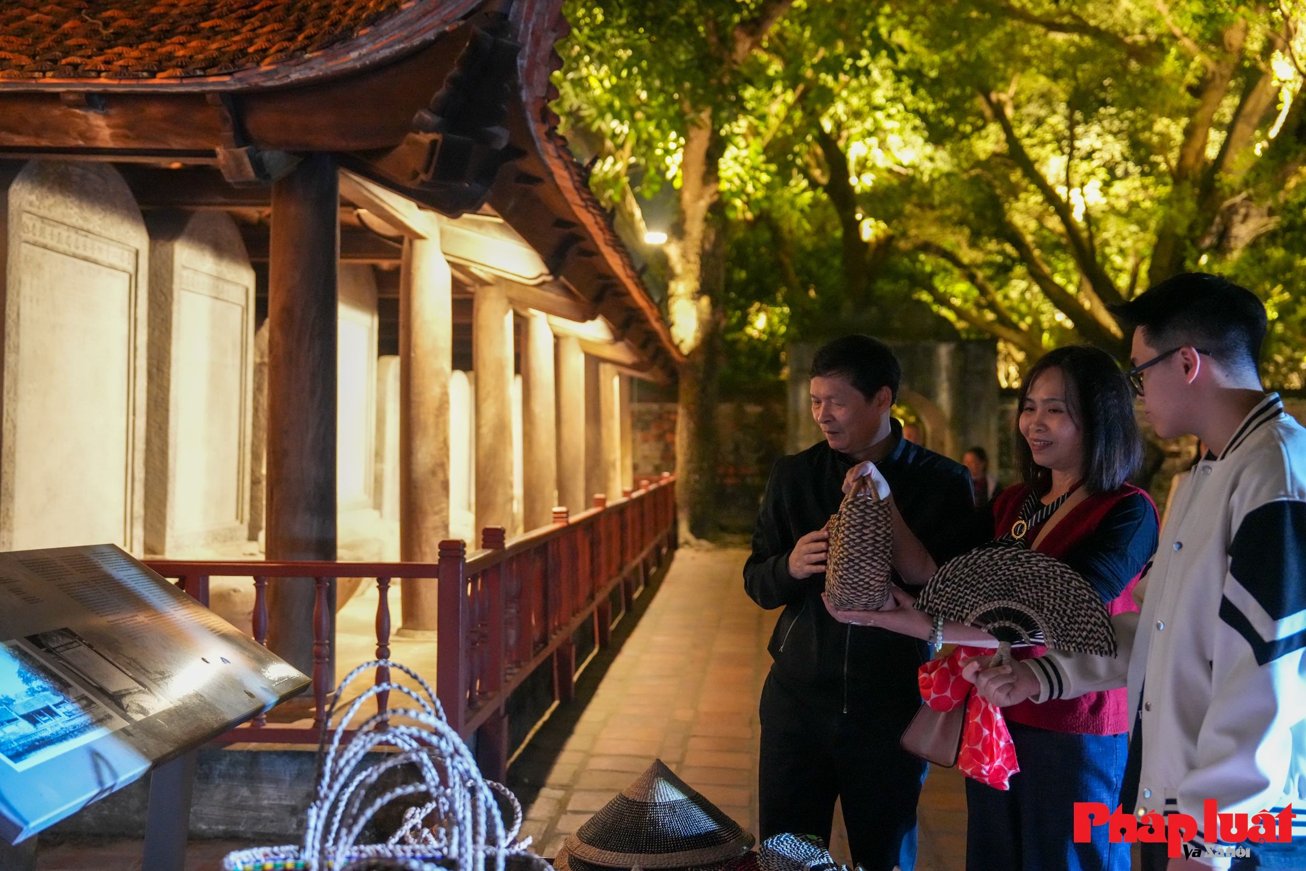 Âm sắc Việt và hành trình khám phá Văn Miếu Quốc Tử Giám trong không gian đêm Âm sắc Việt và hành trình khám phá Văn Miếu Quốc Tử Giám trong không gian đêm