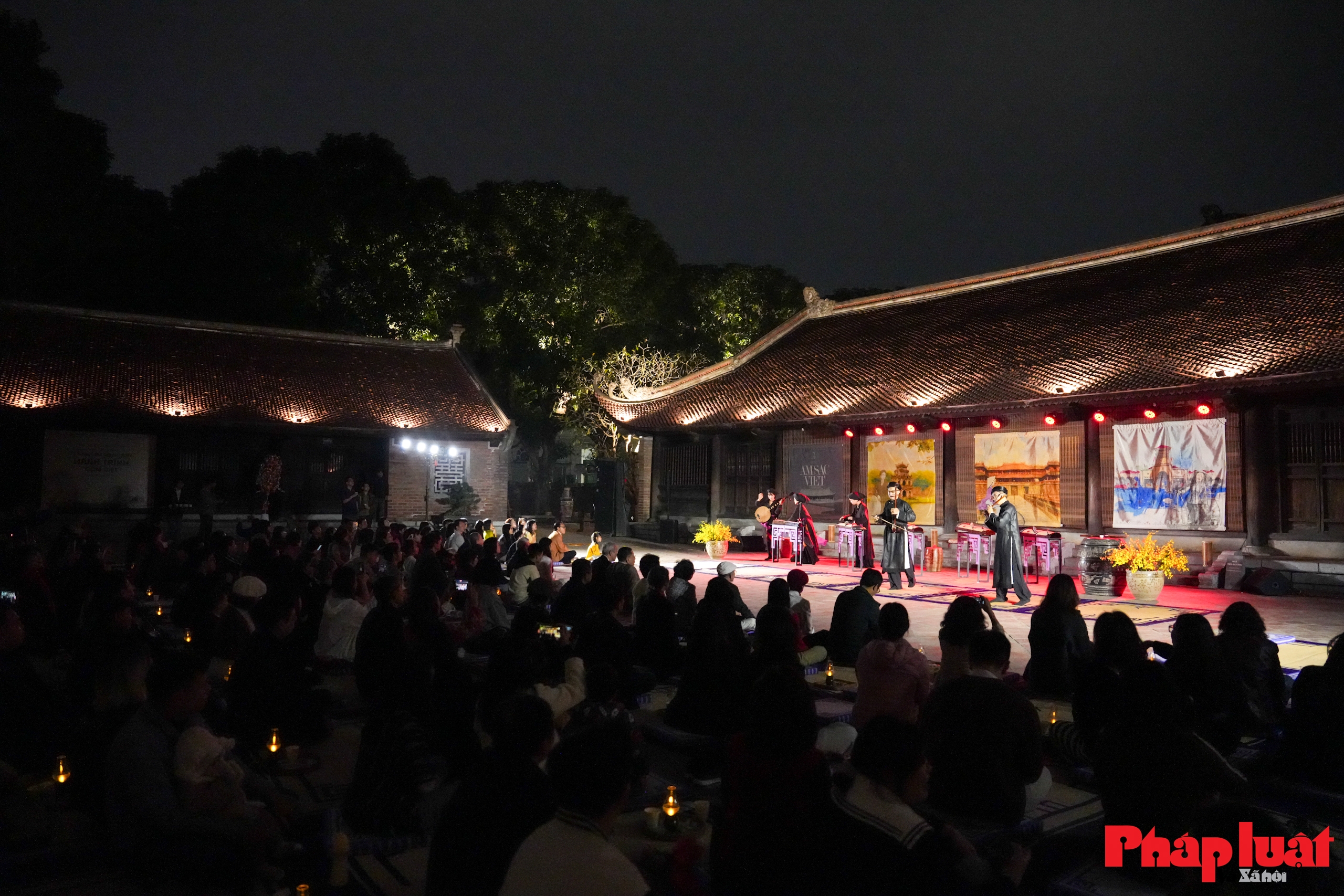 Âm sắc Việt và hành trình khám phá Văn Miếu Quốc Tử Giám trong không gian đêm Âm sắc Việt và hành trình khám phá Văn Miếu Quốc Tử Giám trong không gian đêm