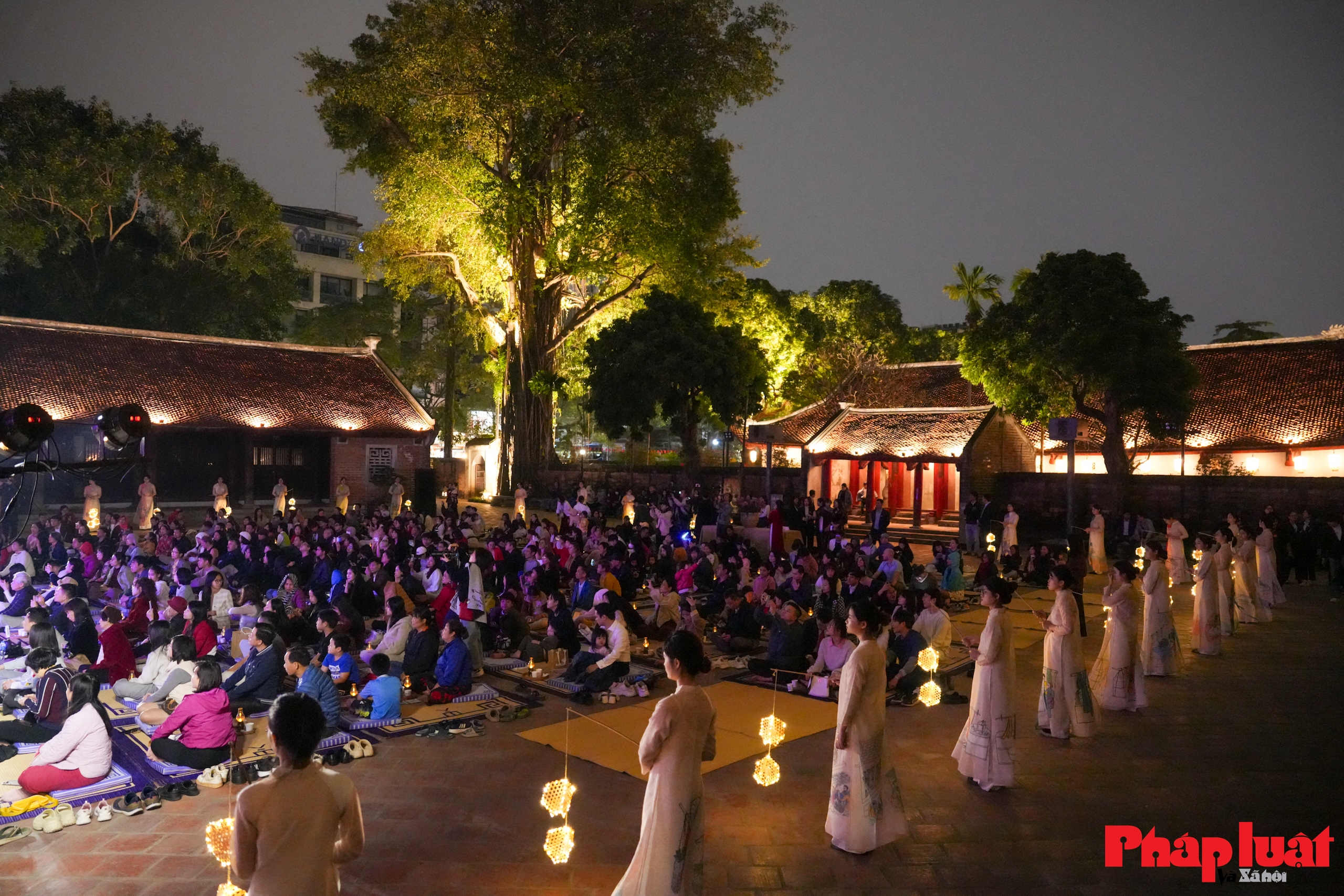 Âm sắc Việt và hành trình khám phá Văn Miếu Quốc Tử Giám trong không gian đêm Âm sắc Việt và hành trình khám phá Văn Miếu Quốc Tử Giám trong không gian đêm