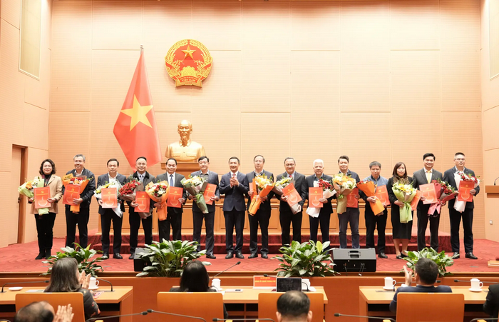 Đảng ủy UBND Thành phố Hà Nội chuyển giao 26 tổ chức Đảng về trực thuộc Đảng ủy 19 xã, phường