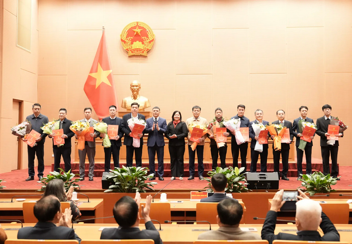 Đảng ủy UBND Thành phố Hà Nội chuyển giao 26 tổ chức Đảng về trực thuộc Đảng ủy 19 xã, phường