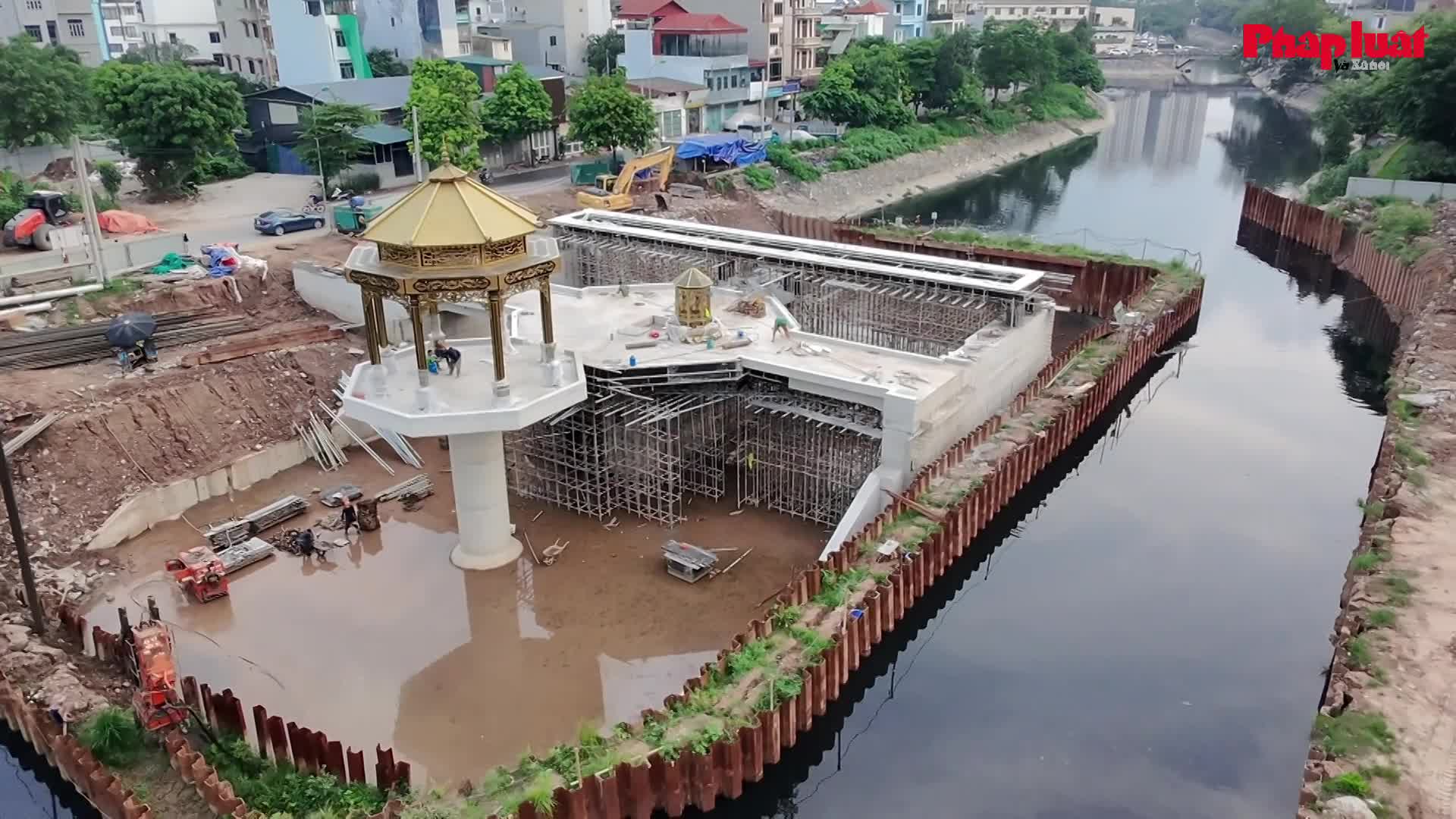 Cận cảnh kiến trúc “lạ mắt” của đập tràn giữ nước đầu tiên trên sông Tô Lịch Cận cảnh kiến trúc “lạ mắt” của đập tràn giữ nước đầu tiên trên sông Tô Lịch